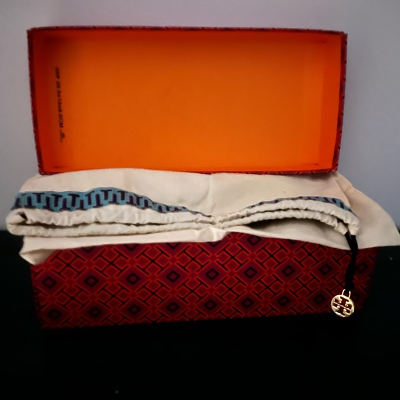 Tory Burch paten leather shoes - Picture 4 of 8